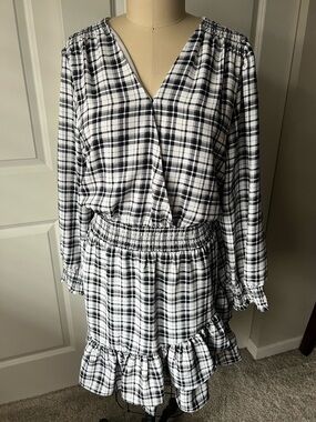 NWOT Vince Camuto Black and White Plaid Long-Sleeve Dress